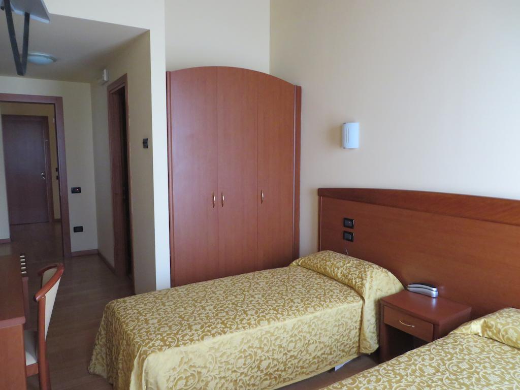 Hotel San Tomio Isola Vicentina Eksteriør billede