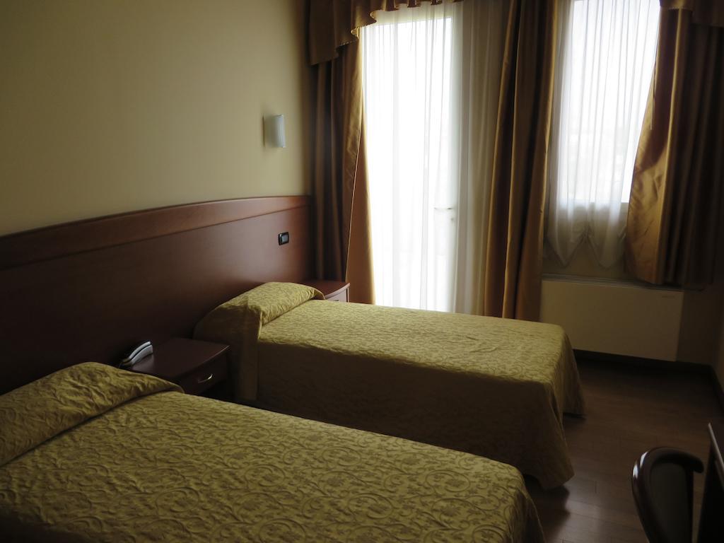 Hotel San Tomio Isola Vicentina Eksteriør billede