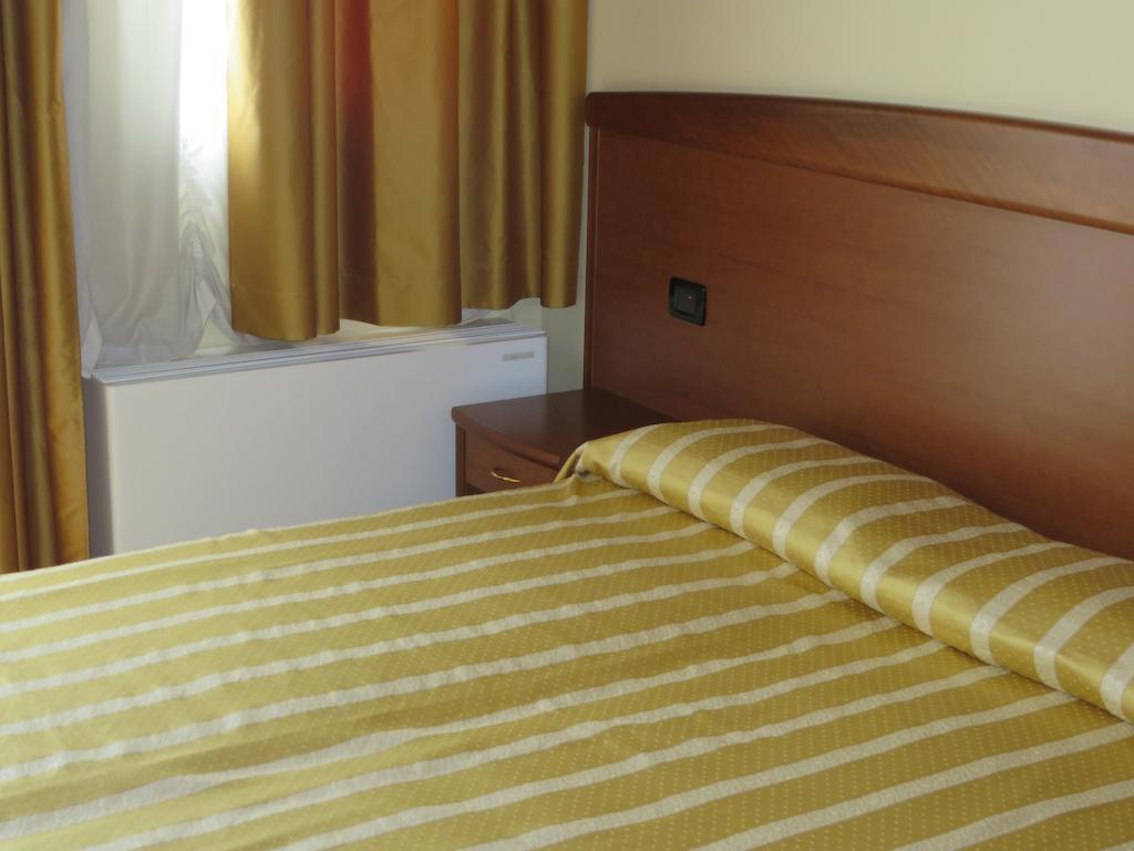 Hotel San Tomio Isola Vicentina Værelse billede