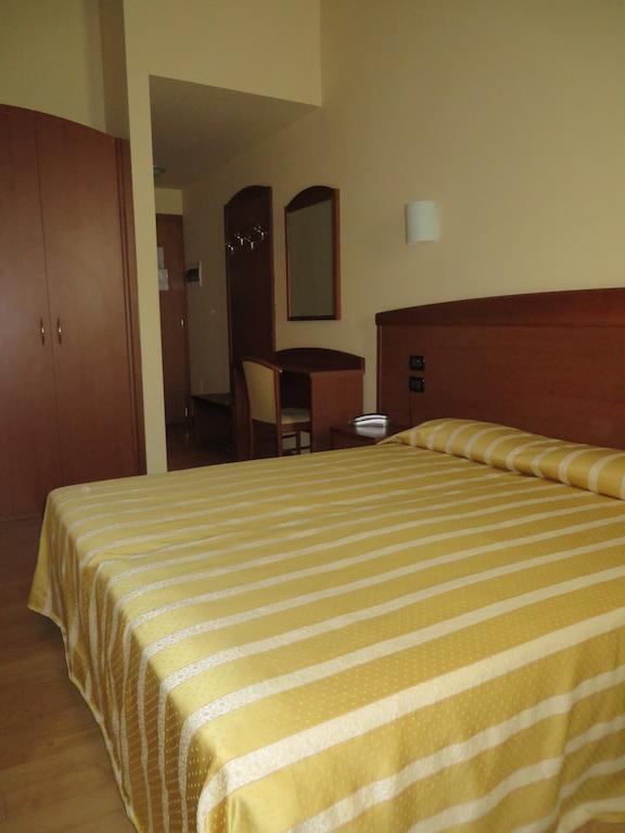 Hotel San Tomio Isola Vicentina Værelse billede